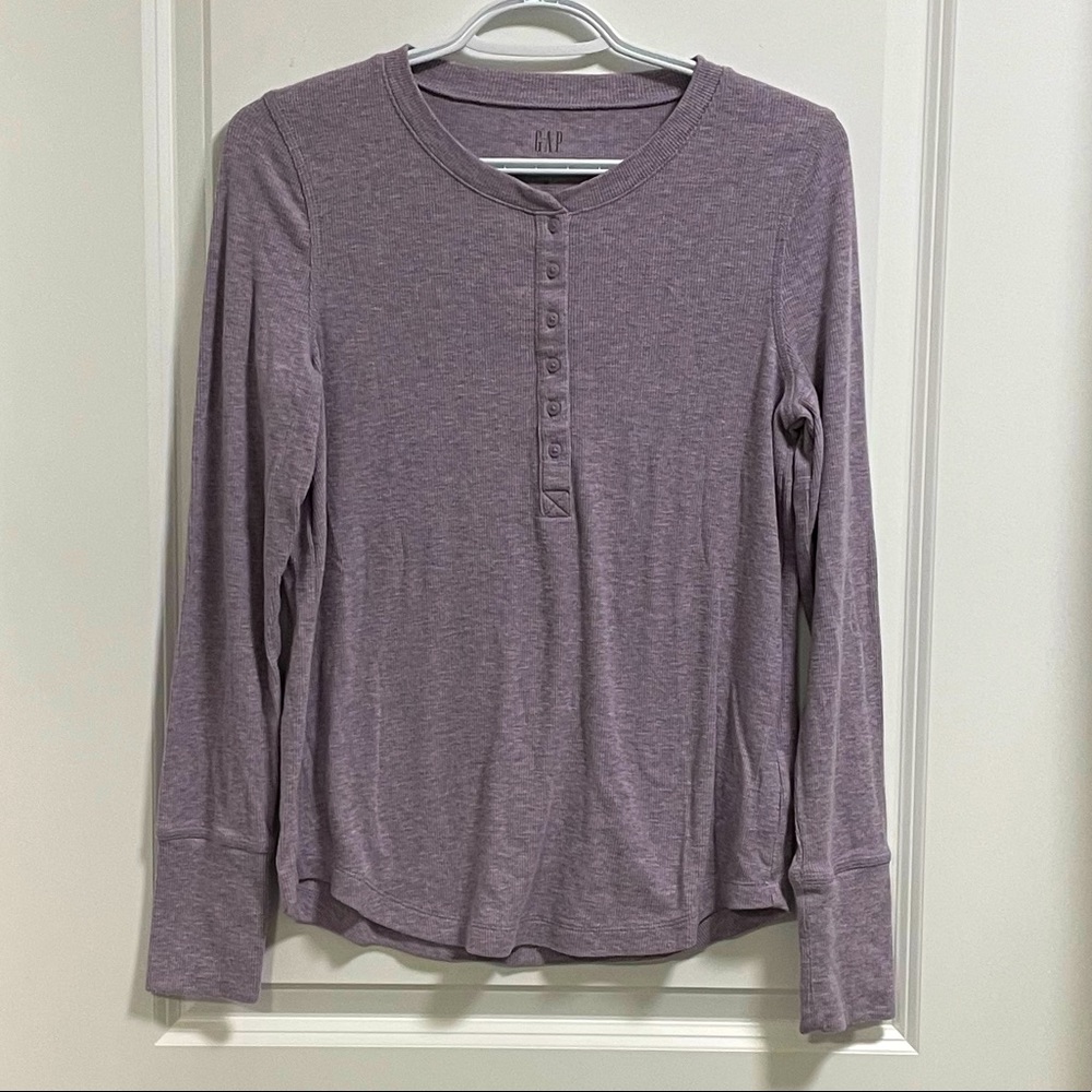 Gap thermal Henley size M in soft heathered purple